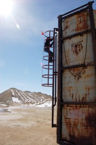 Aaron Otteman at a Wold Properties oil well, High Country News.